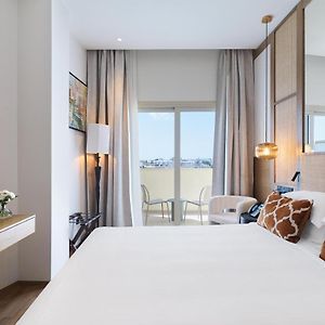 Executive Room City View Lounge Access